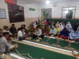 Hangatnya Kebersamaan Jamaah dalam Buka Bersama di Masjid Al Ikhlas Pulegundes